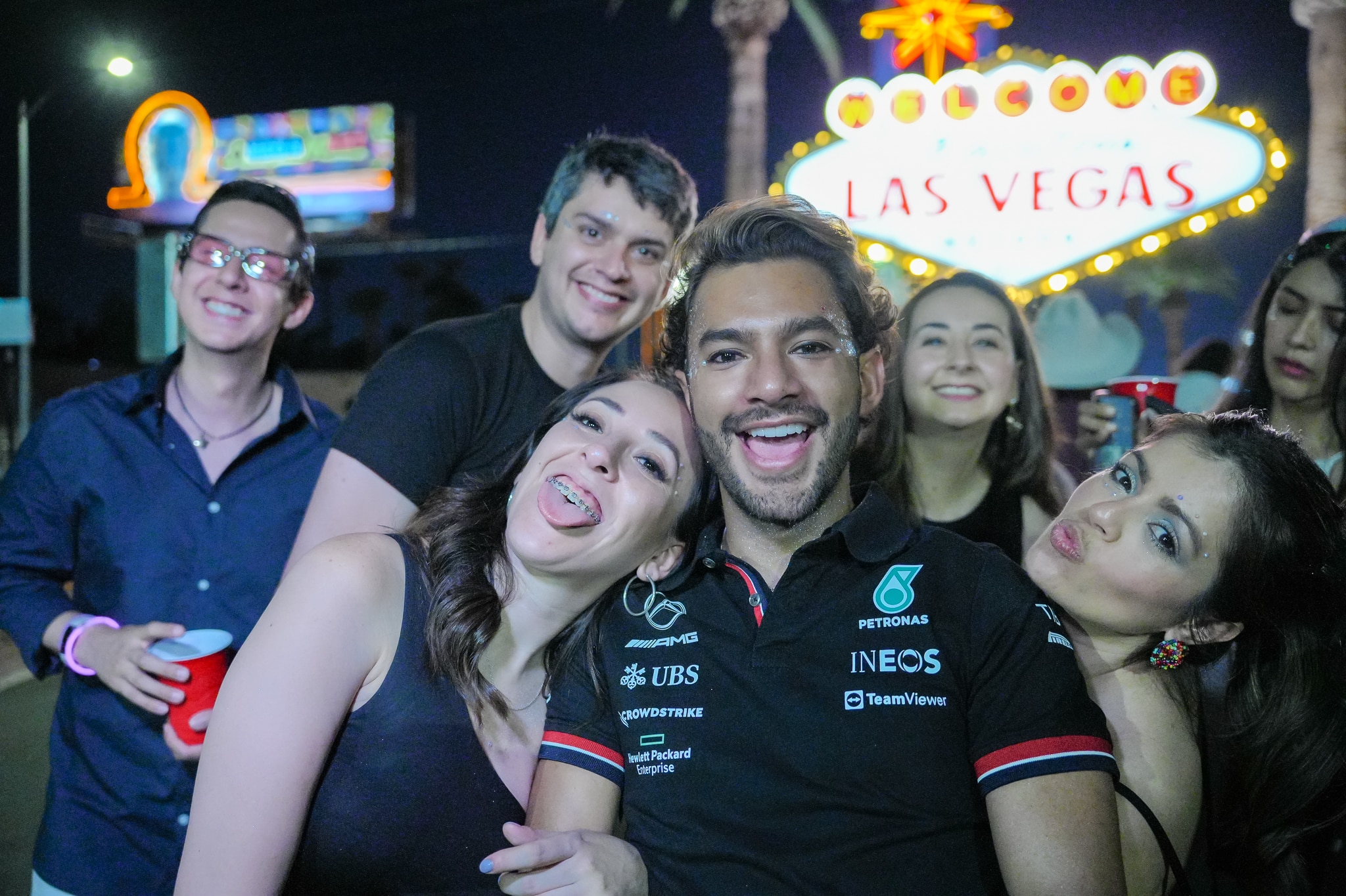 NEON Vibra Pool Party